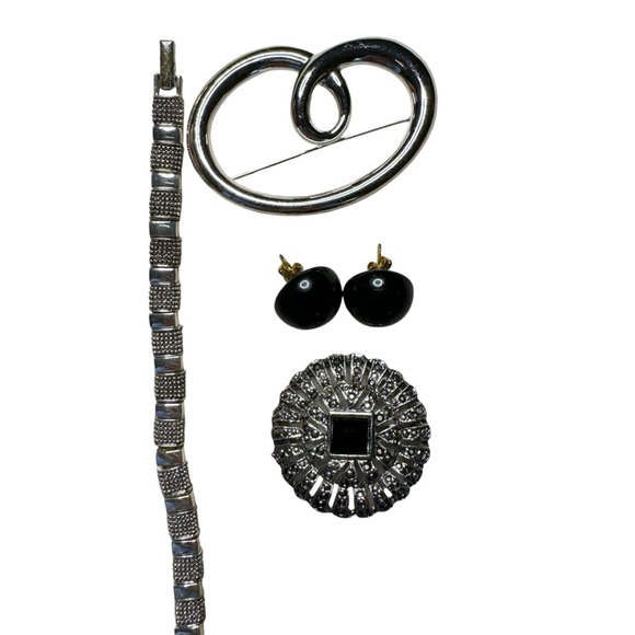 Vintage Costume Jewelry Monet Necklaces Pins Earrings Bracelet Lot - Picture 5 of 5